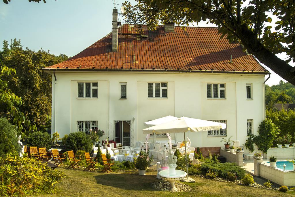 אוסטרבה Hotel Garni מראה חיצוני תמונה